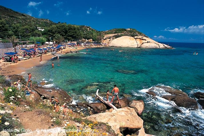 Isola del Giglio Spiaggia del Arenella 1